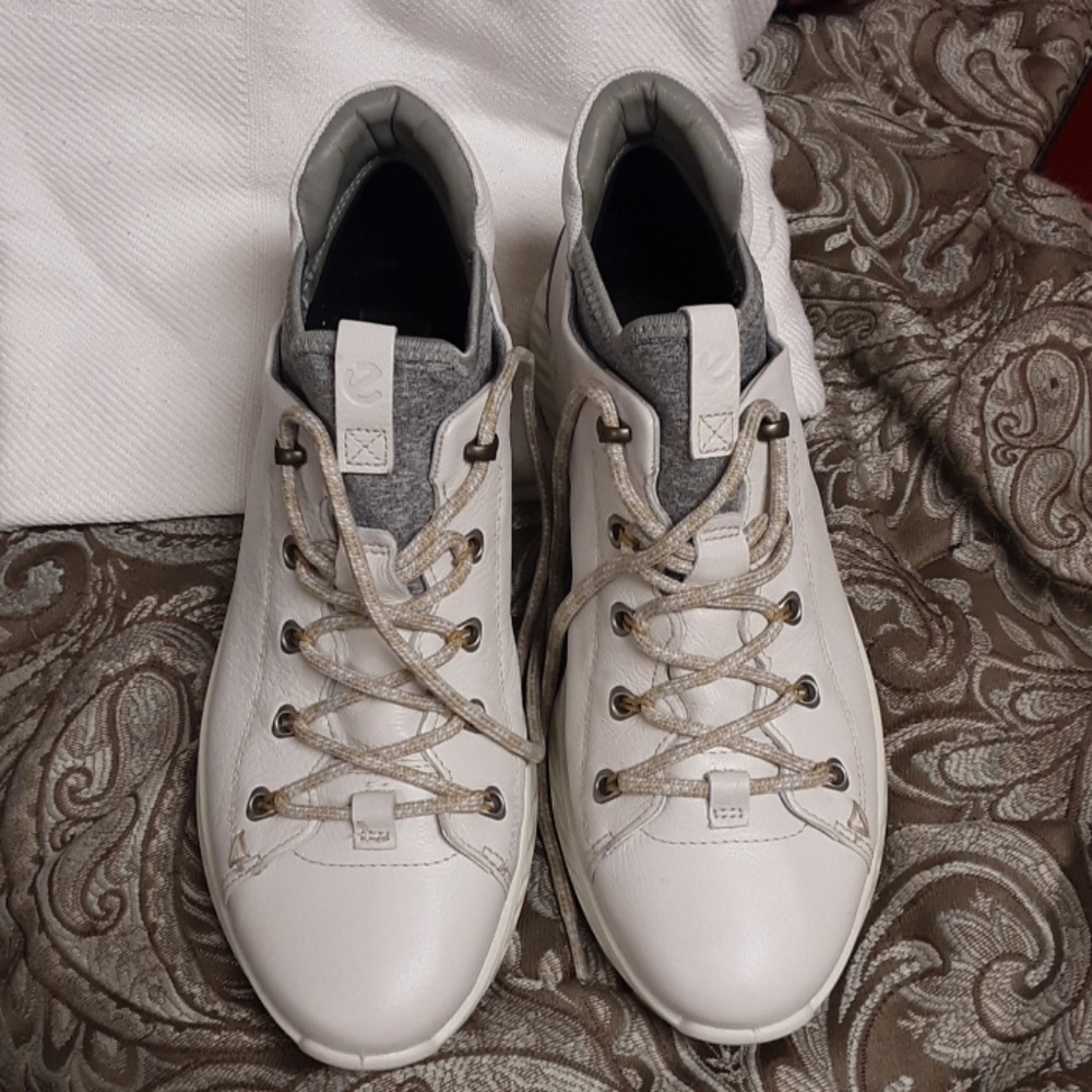 Goretex (think there golf shoes) but nice boots